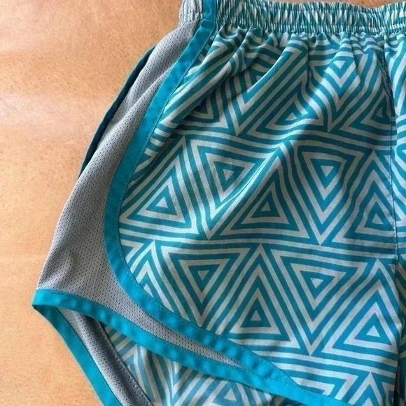 Women’s Nike Dri-Fit Gray And Teal Geometric Print Shorts Size XS Minor Flaw - Picture 3 of 7